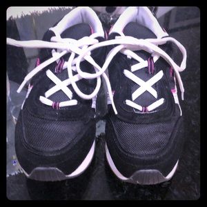 SZ 8.5 Black White Sneakers